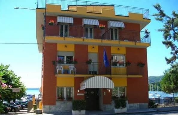 Hotel Capri Lesa Exterior foto